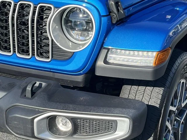 Used 2025 Blue Jeep Sahara image 10