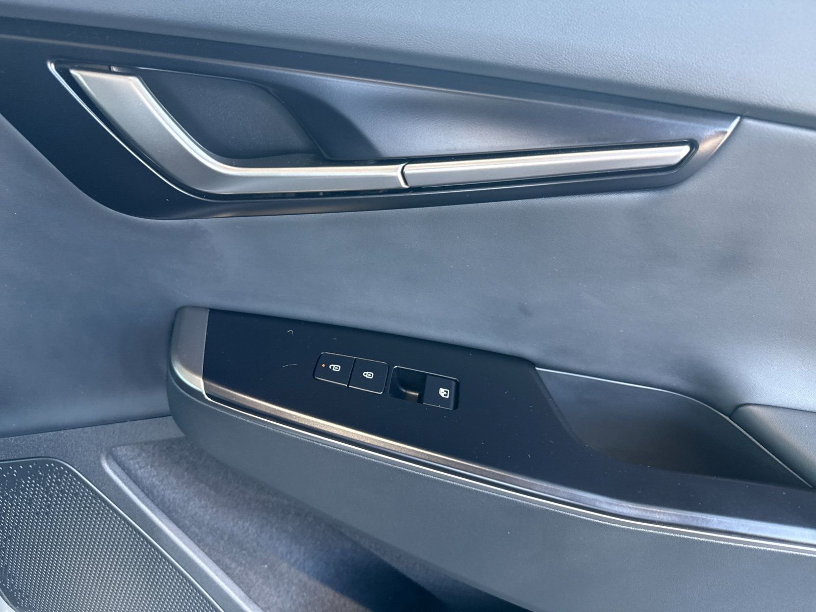 New 2026 Wolf Gray Kia LIGHT image 18