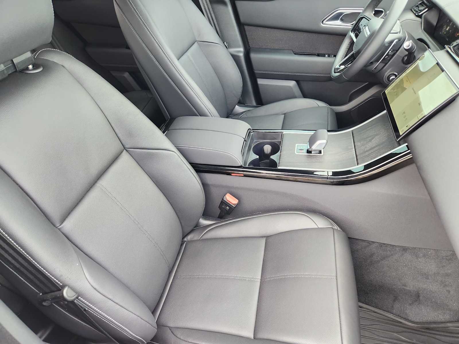 New 2026 Ostuni Pearl White LAND ROVER Belgravia Edition image 13