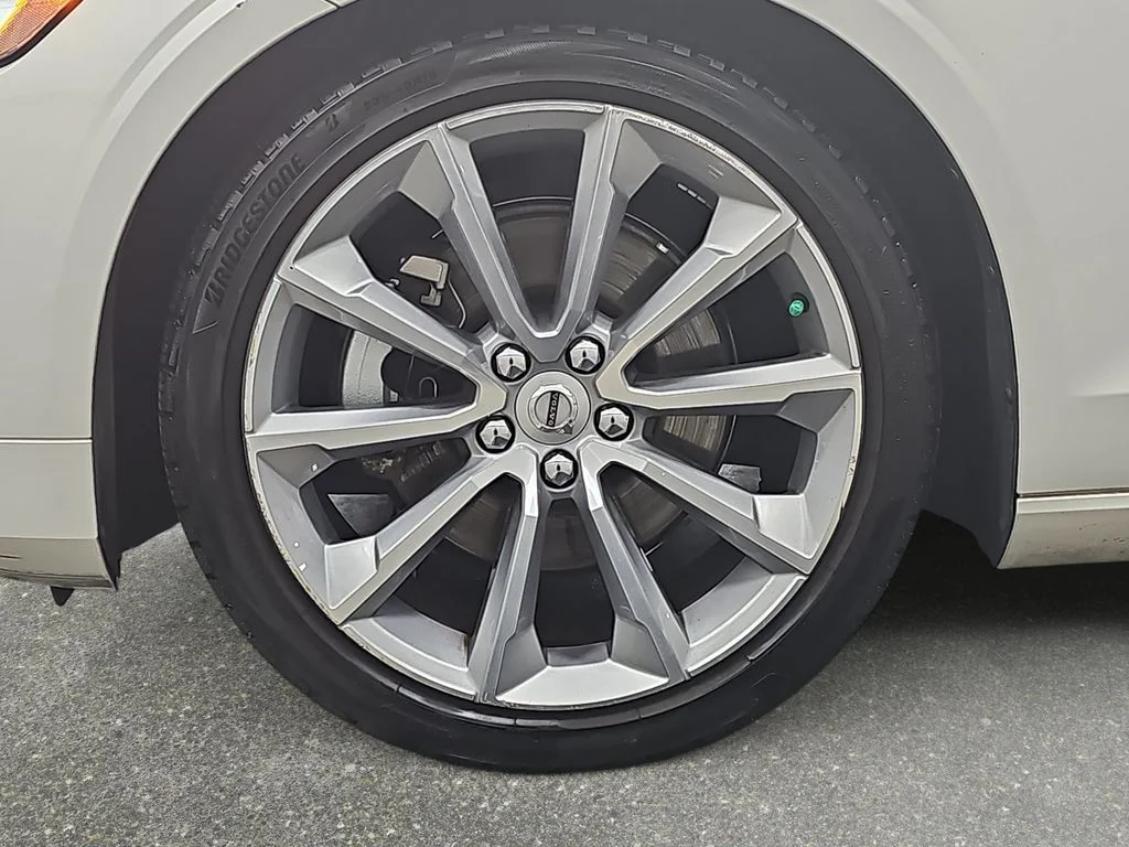 Used 2019 Beige Volvo T5 Momentum image 34