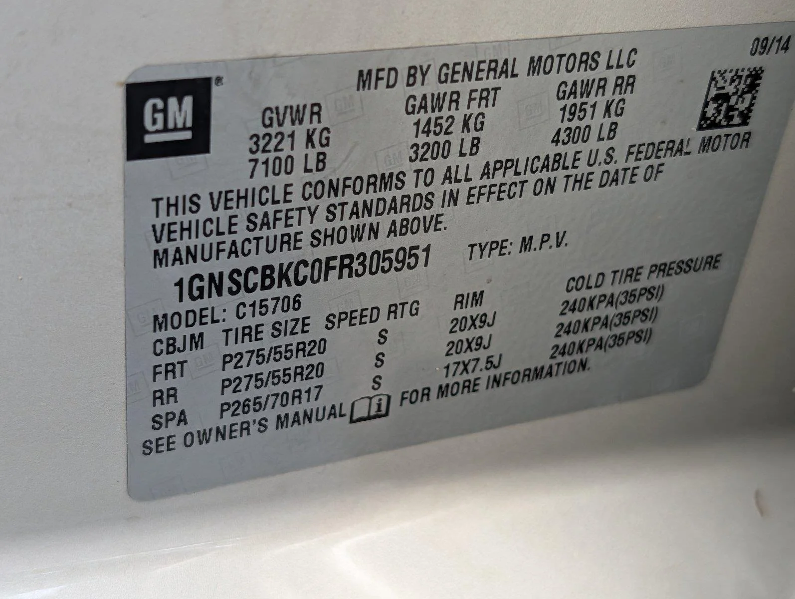 Used 2015 Champagne Silver Metallic Chevrolet LT image 38
