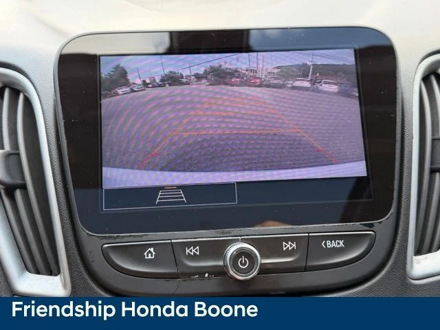 Used 2022 White Chevrolet LT image 33