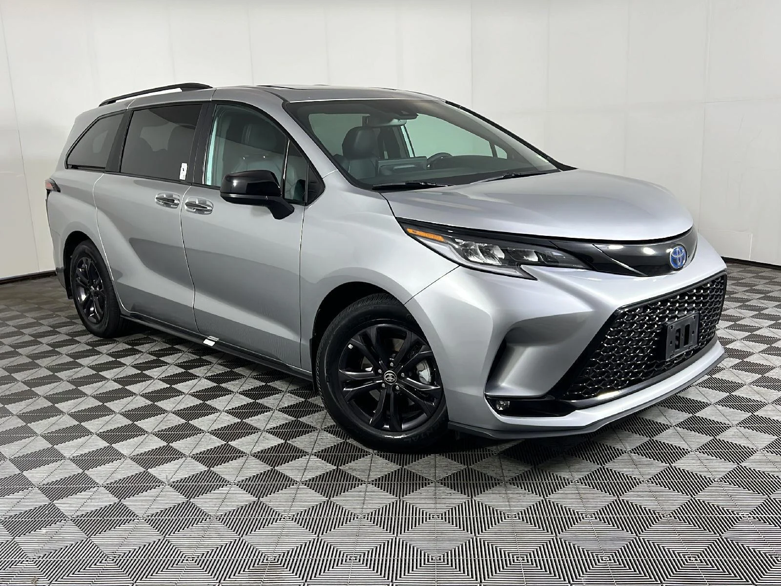 Used 2025 Celestial Silver Metallic Toyota XSE 7-Passenger image 55