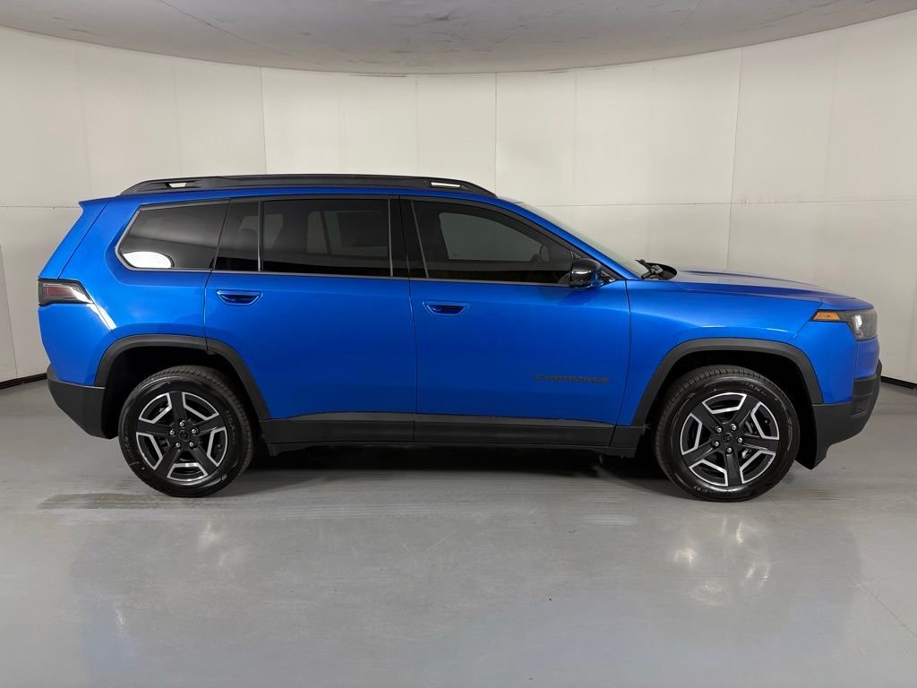 New 2026 Hydro Blue Pearl-Coat Exterior Paint Jeep Limited image 9