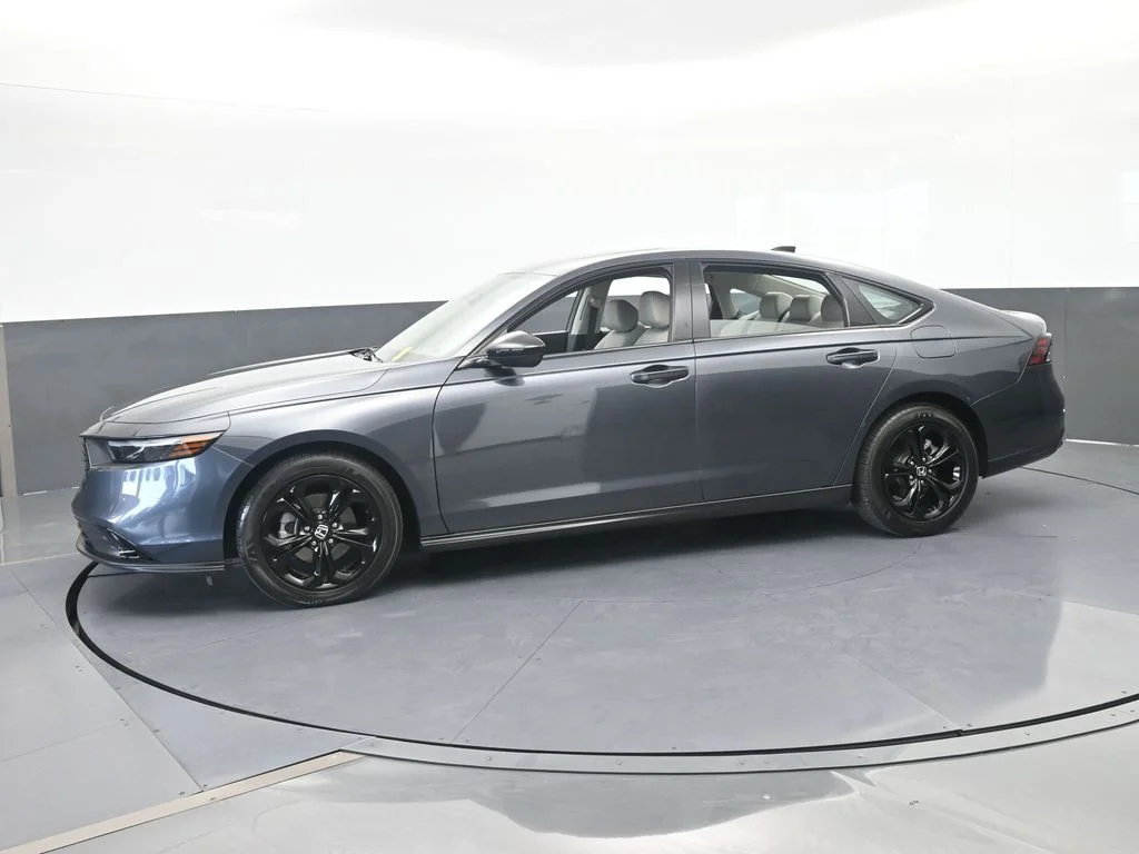 Used 2025 Gray Honda SE image 2