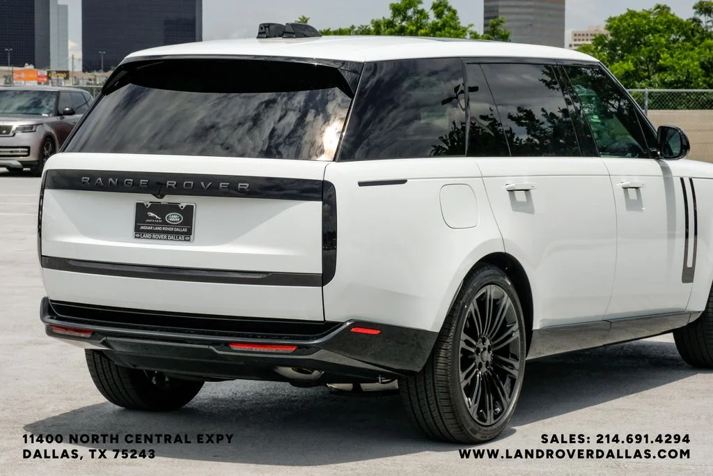New 2026 Fuji White Land Rover SE image 9