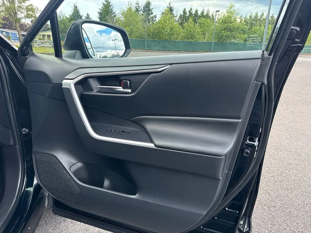 Used 2022 Midnight Black Metallic Toyota SE image 27