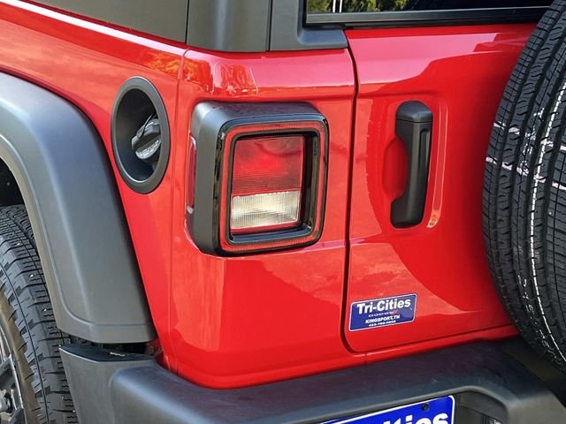 Used 2025 Red Jeep Sport S image 5