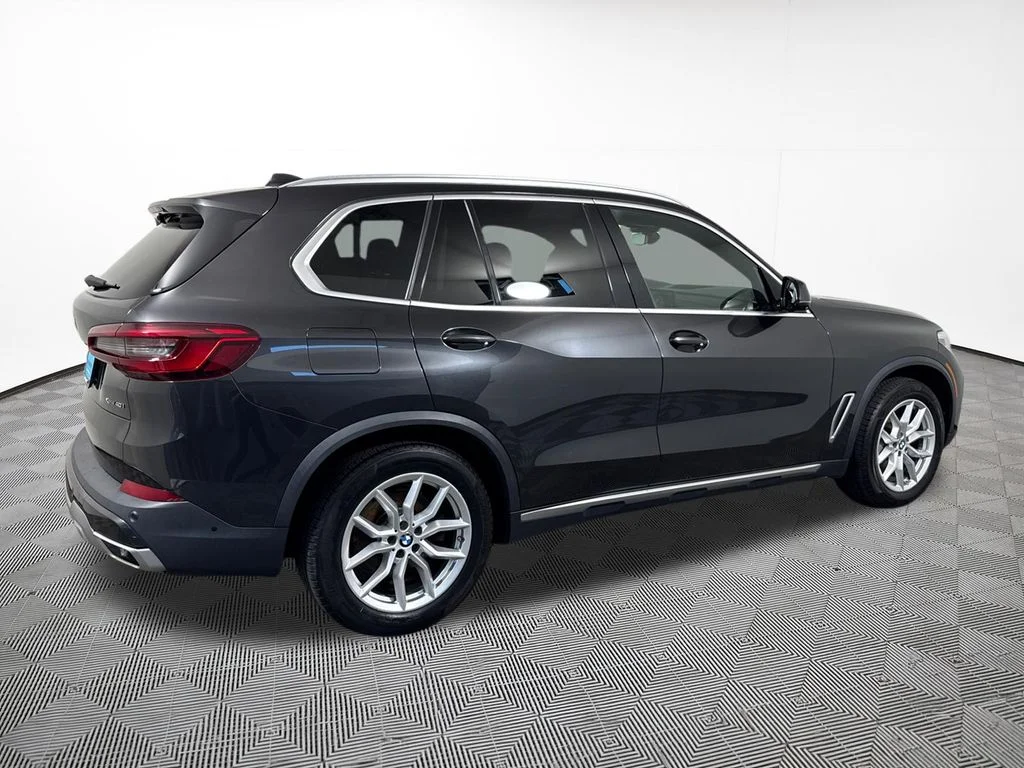 Used 2019 Gray BMW xDrive40i image 9