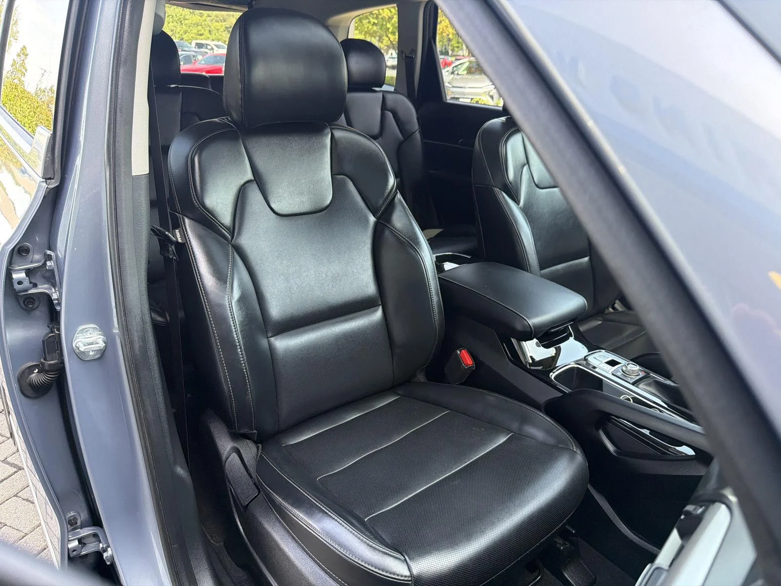 Used 2024 Everlasting Silver Kia S image 35