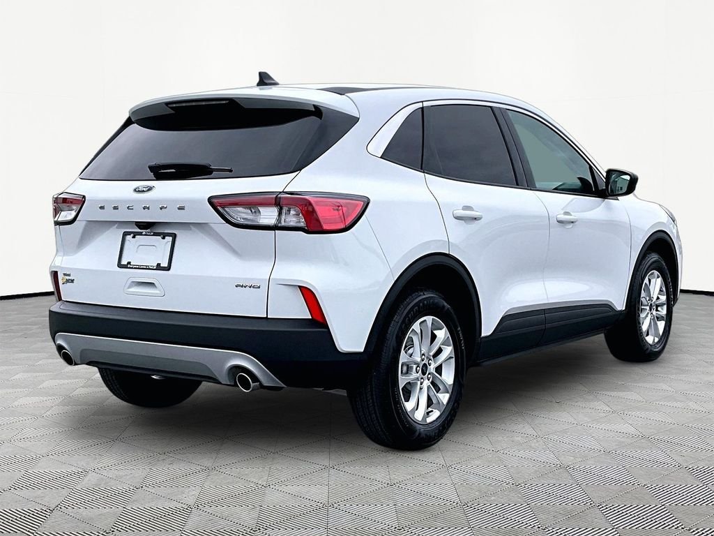 Used 2022 White Ford SE image 6