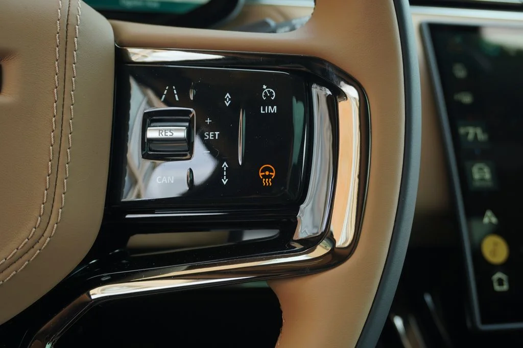 New 2026 Ostuni Pearl White Land Rover Dynamic SE image 18