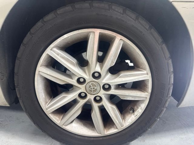 Used 2015 Silver Toyota XLE image 9