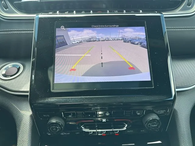 Used 2023 White Jeep Altitude image 22