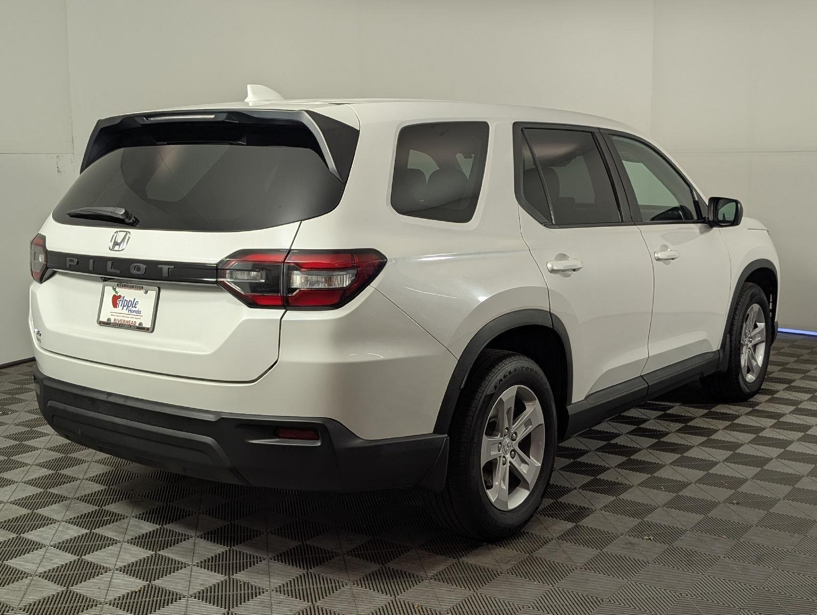 2023 Honda Pilot LX - Photo 6
