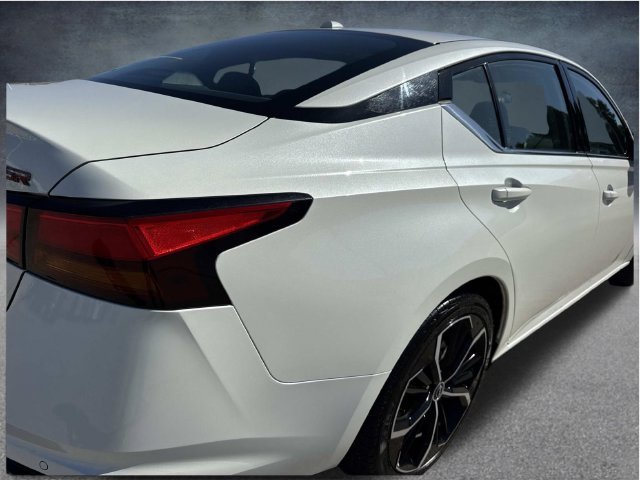 Used 2025 White Nissan 2.5 SR image 24