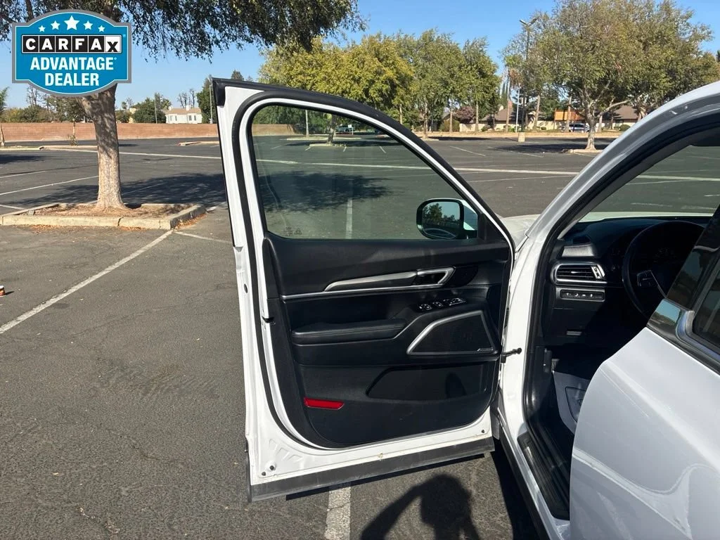 Used 2022 Glacial White P Kia LX image 12