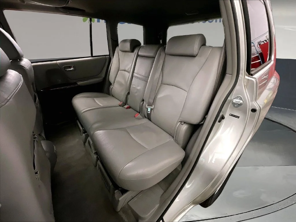 Used 2006 Silver Toyota Limited image 31