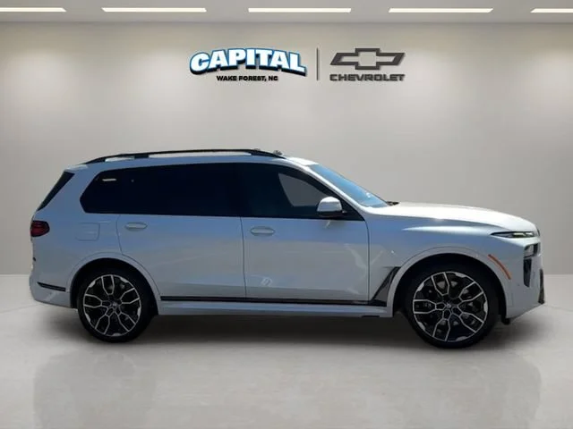 Used 2023 White BMW xDrive40i image 9