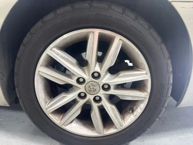 Used 2015 Silver Toyota XLE image 9