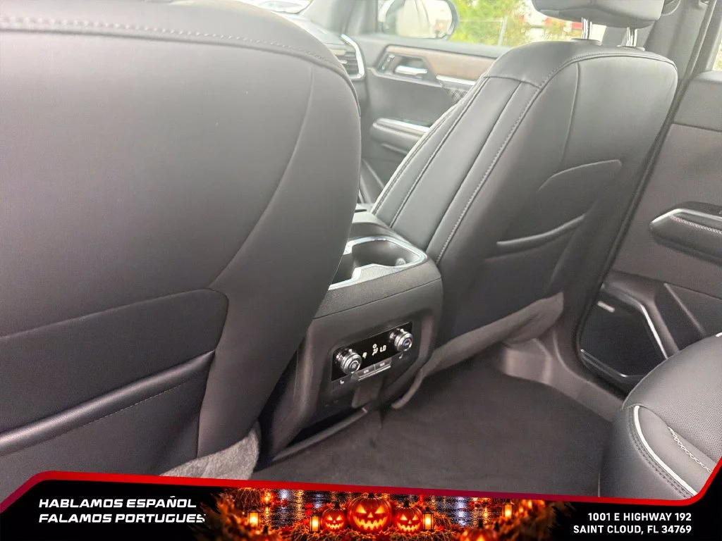Used 2024 White Frost Tricoat GMC Denali image 27