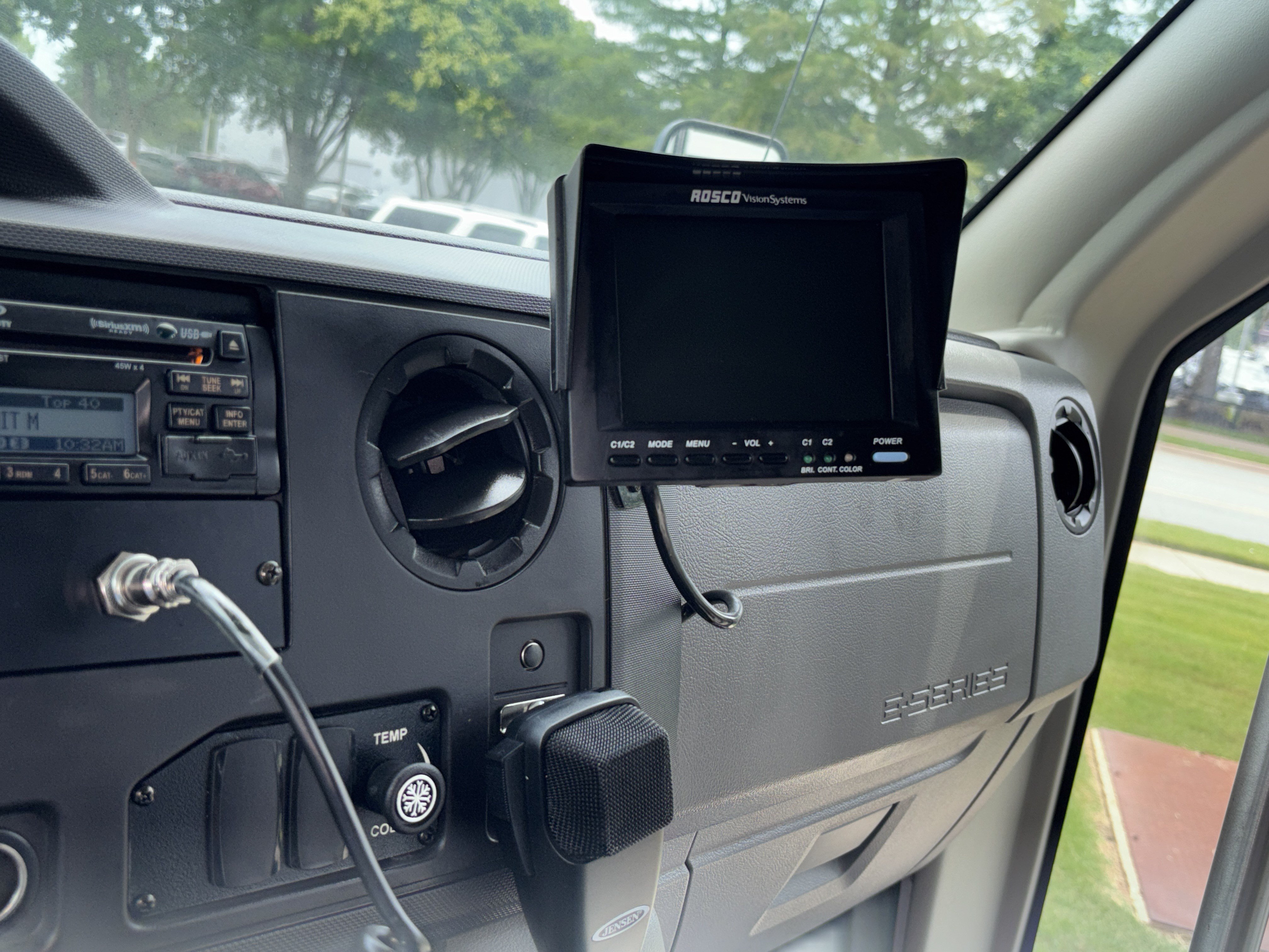 Used 2015 White Ford  image 24
