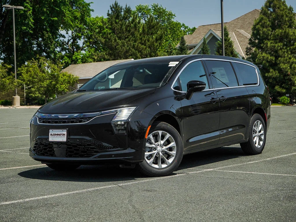 2027 Chrysler Pacifica Select AWD's photo