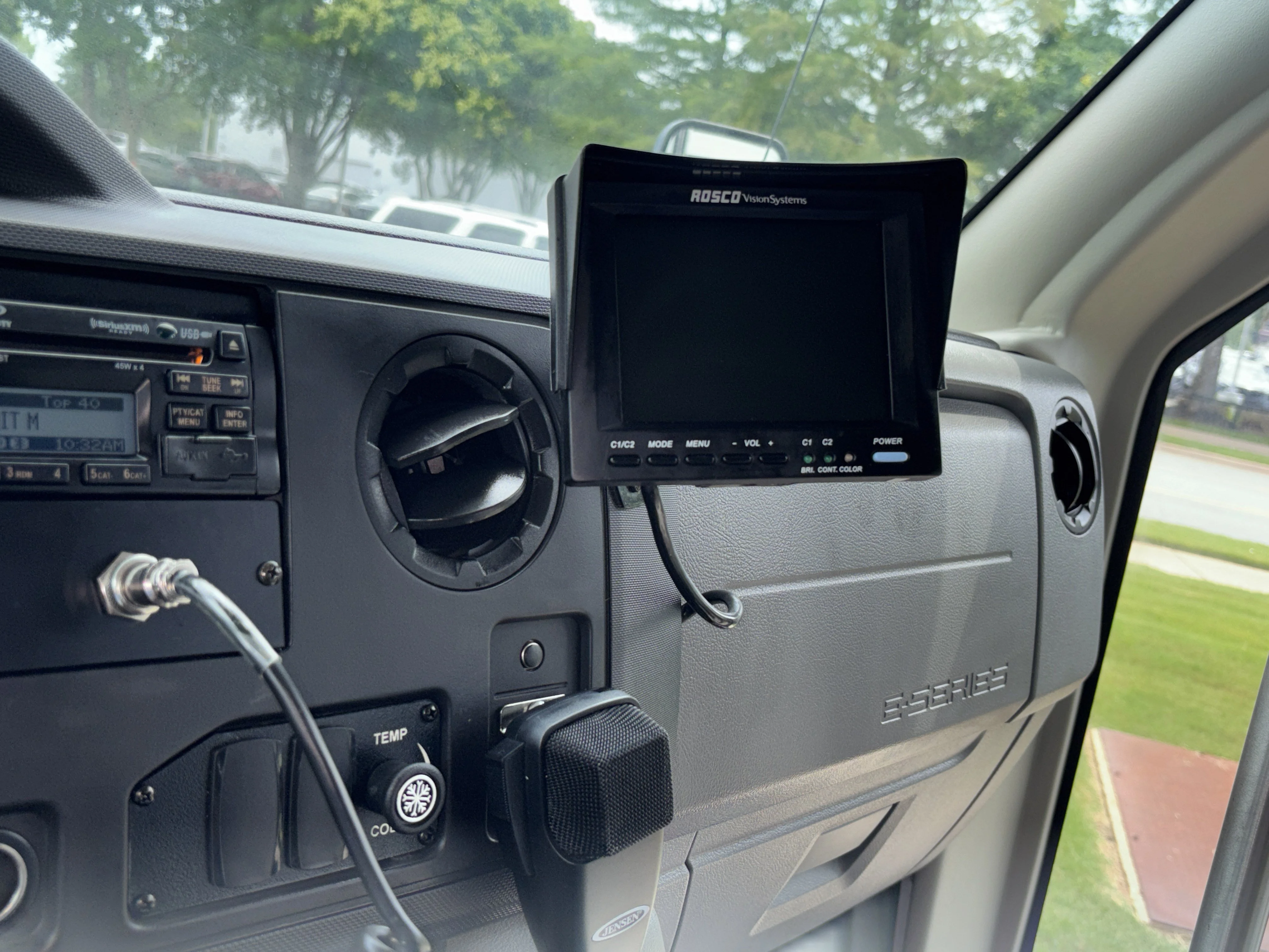 Used 2015 White Ford  image 24