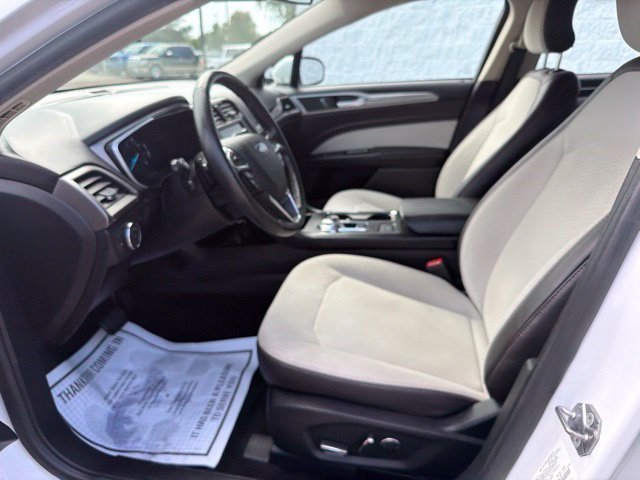 Used 2019 Oxford White Ford SE image 14