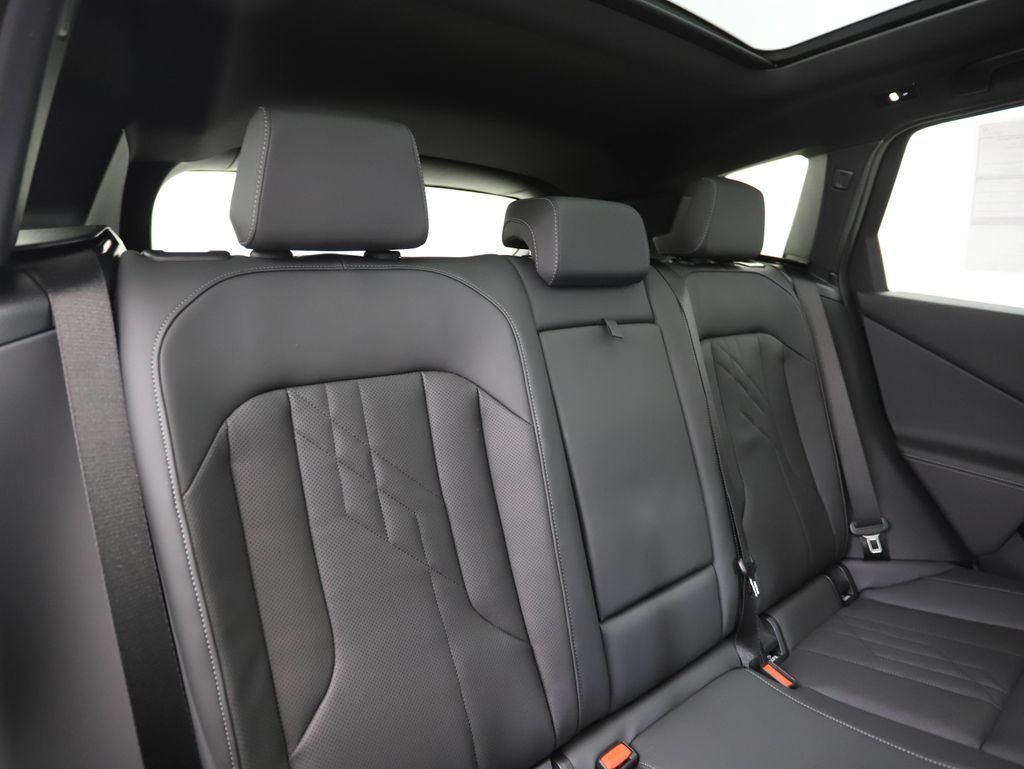Used 2026 Black Sapphire Metallic BMW 30 xDrive image 28