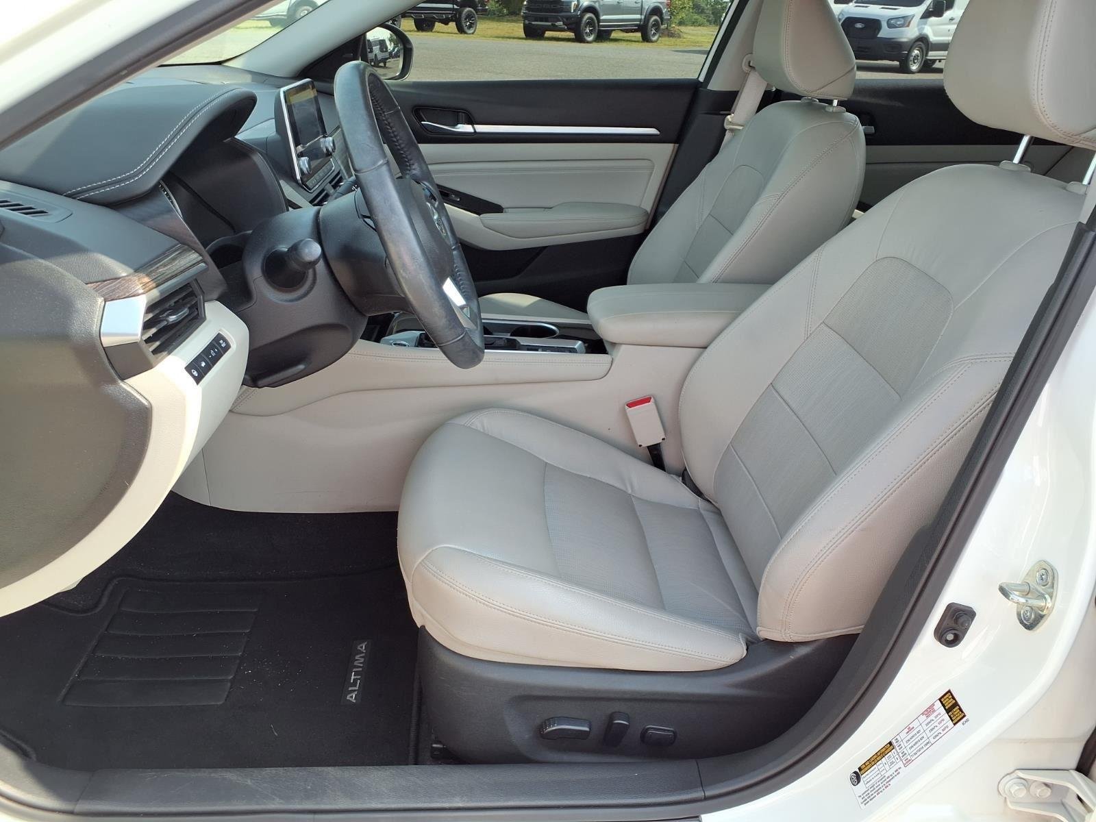 Used 2020 Pearl White Tricoat Nissan 2.0 Platinum image 21