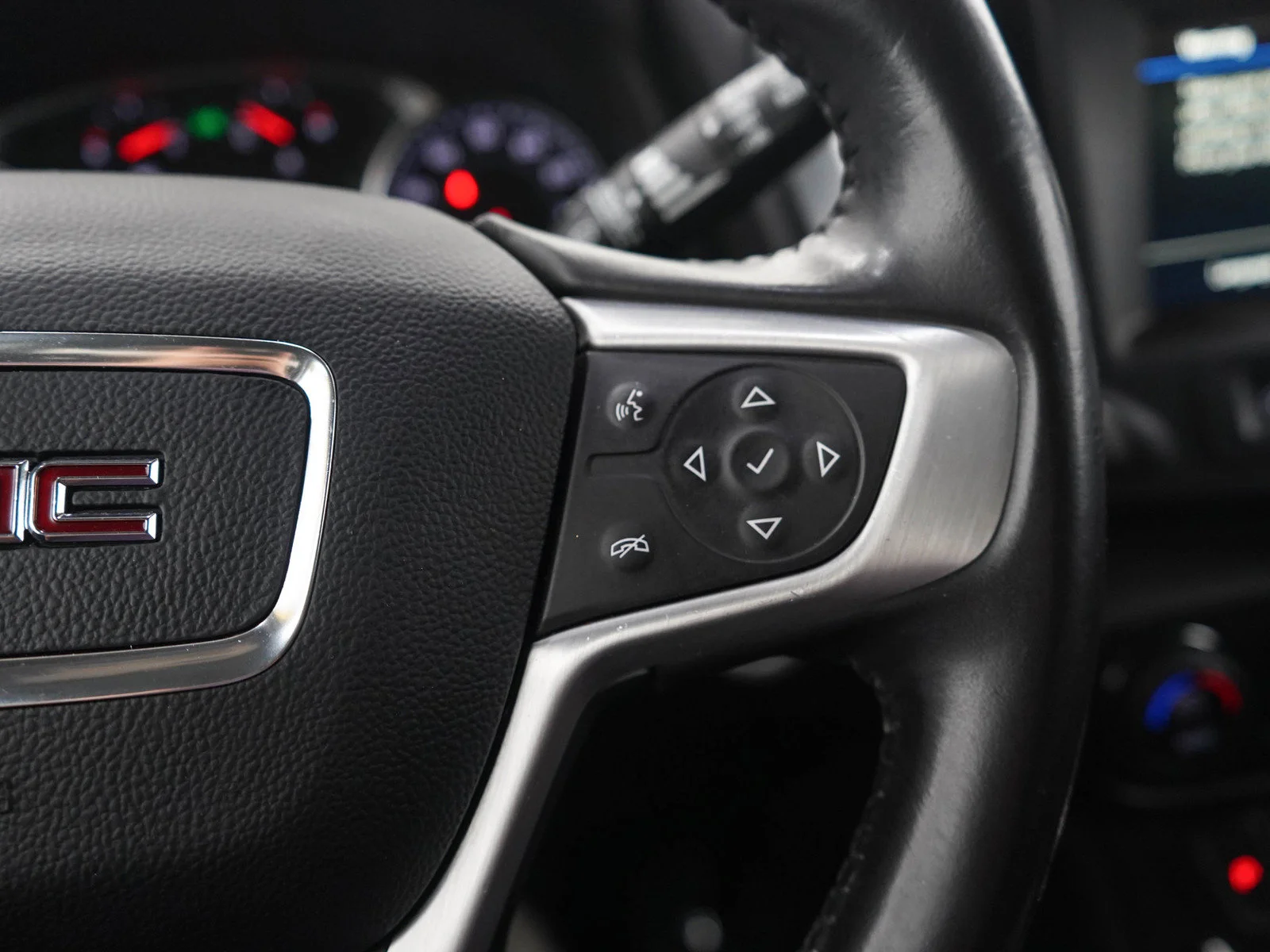 Used 2019 BLUE STEEL METALLIC GMC SLE image 26