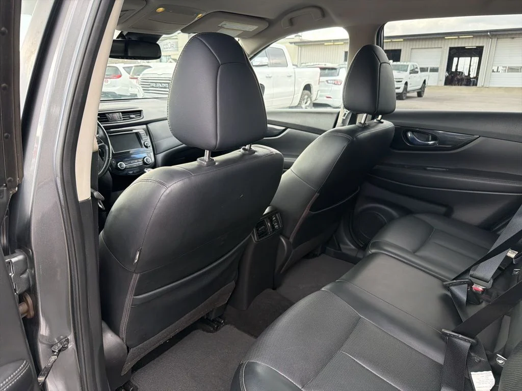 Used 2018 Gray Nissan SL image 16