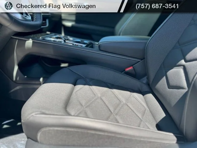 New 2026 White Volkswagen 2.0T SE w/Technology image 23