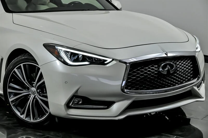 Used 2018 Pure White INFINITI 2.0T Luxe image 2