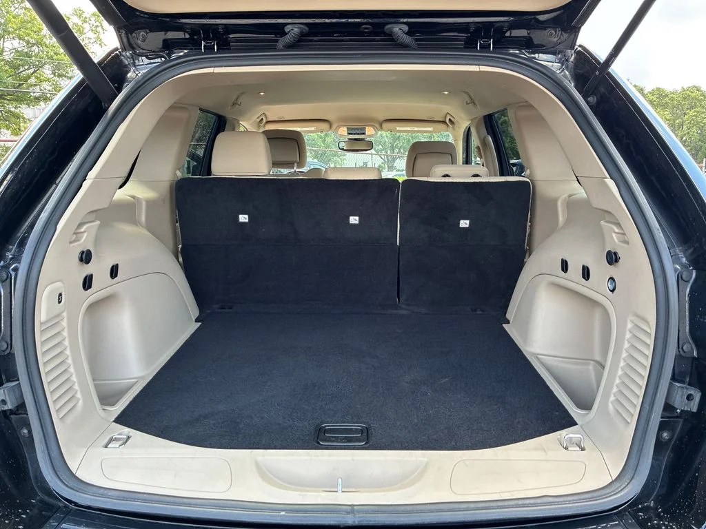 Used 2022 Black Jeep Laredo E image 23