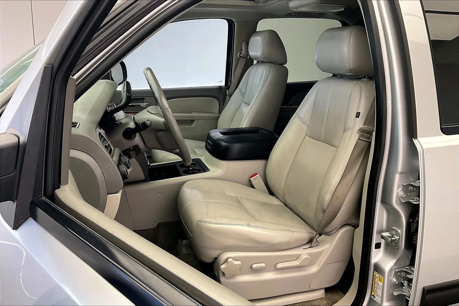 Used 2013 Silver Ice Metallic Chevrolet LT image 17