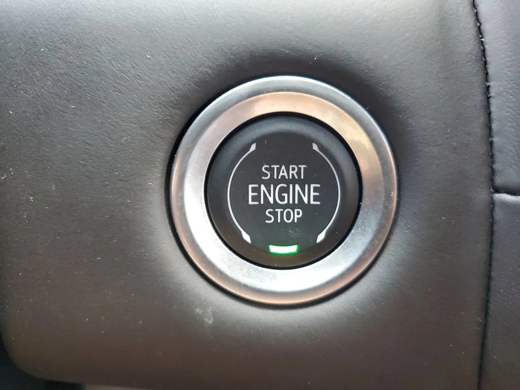 Used 2024 White Frost Tricoat GMC Denali Ultimate image 28