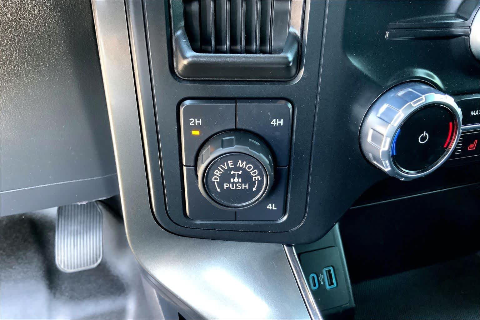 Used 2023 Oxford White Ford XLT image 31
