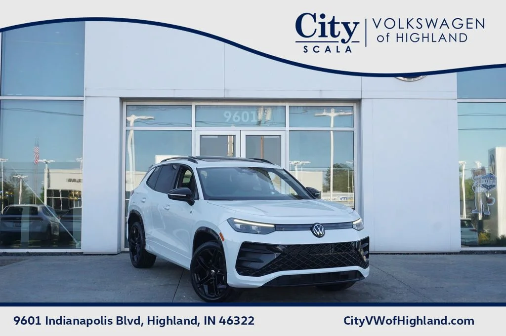 2025 Volkswagen Tiguan 2.0T SE R-Line Black 4Motion's photo