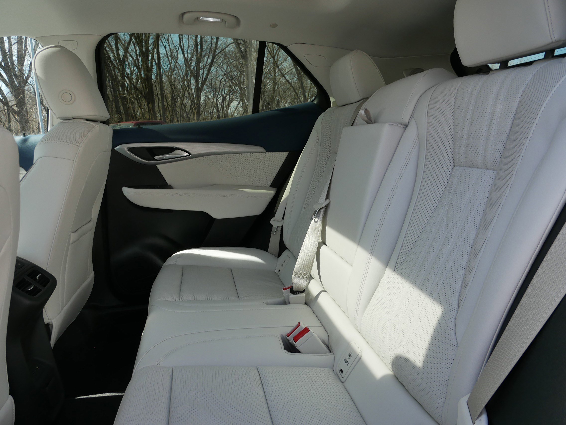 New 2026 Iridescent White Tricoat Buick Avenir image 5