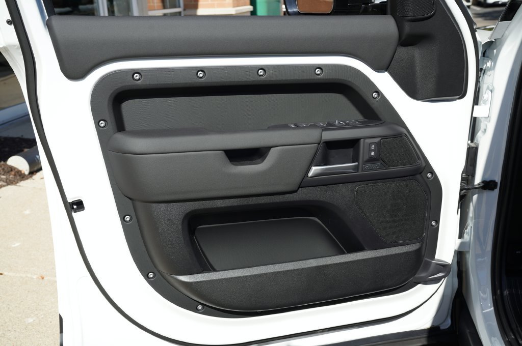 New 2026 Fuji White Land Rover X-Dynamic SE image 10