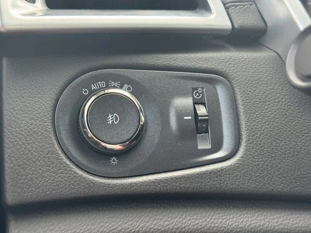 Used 2016 White Cadillac Performance image 24