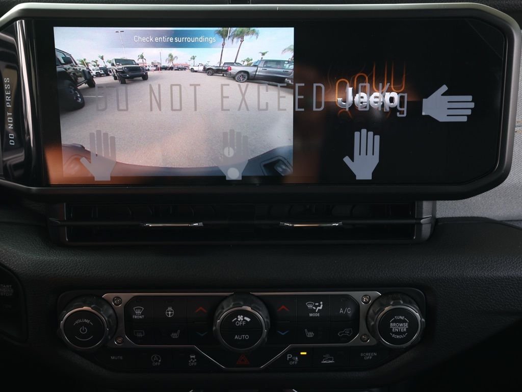 New 2026 Granite Crystal Metallic Clear-Coat Exterior Paint Jeep Sport S image 28