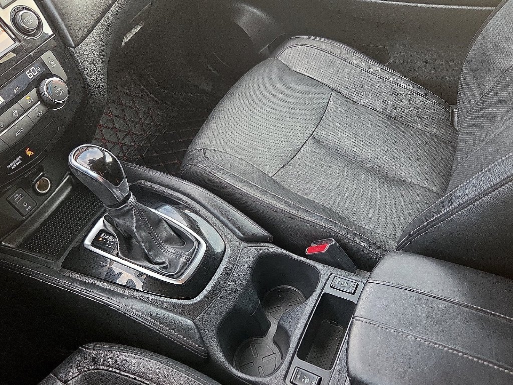 Used 2017 Gray Nissan SL image 25