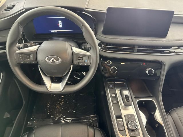 Used 2025 Black INFINITI LUXE image 22