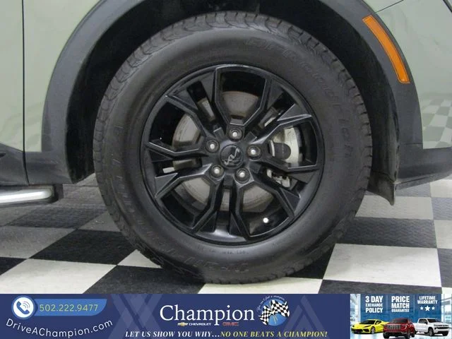 Used 2025 Green Kia X-Pro image 3