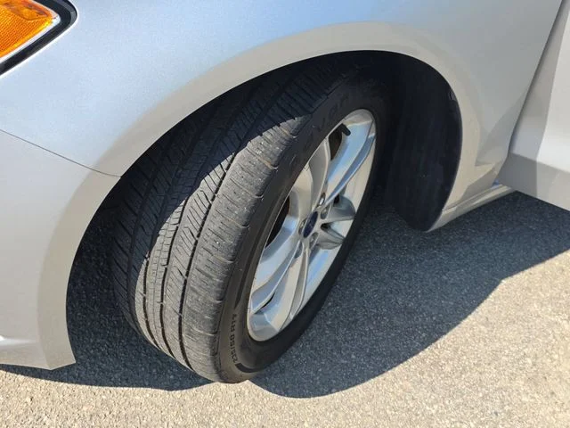 Used 2018 Silver Ford SE image 31