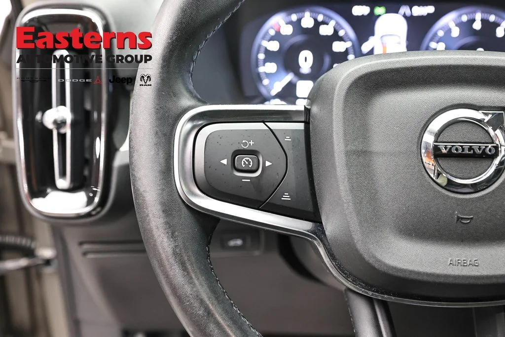 Used 2022 Brown Volvo Momentum image 23