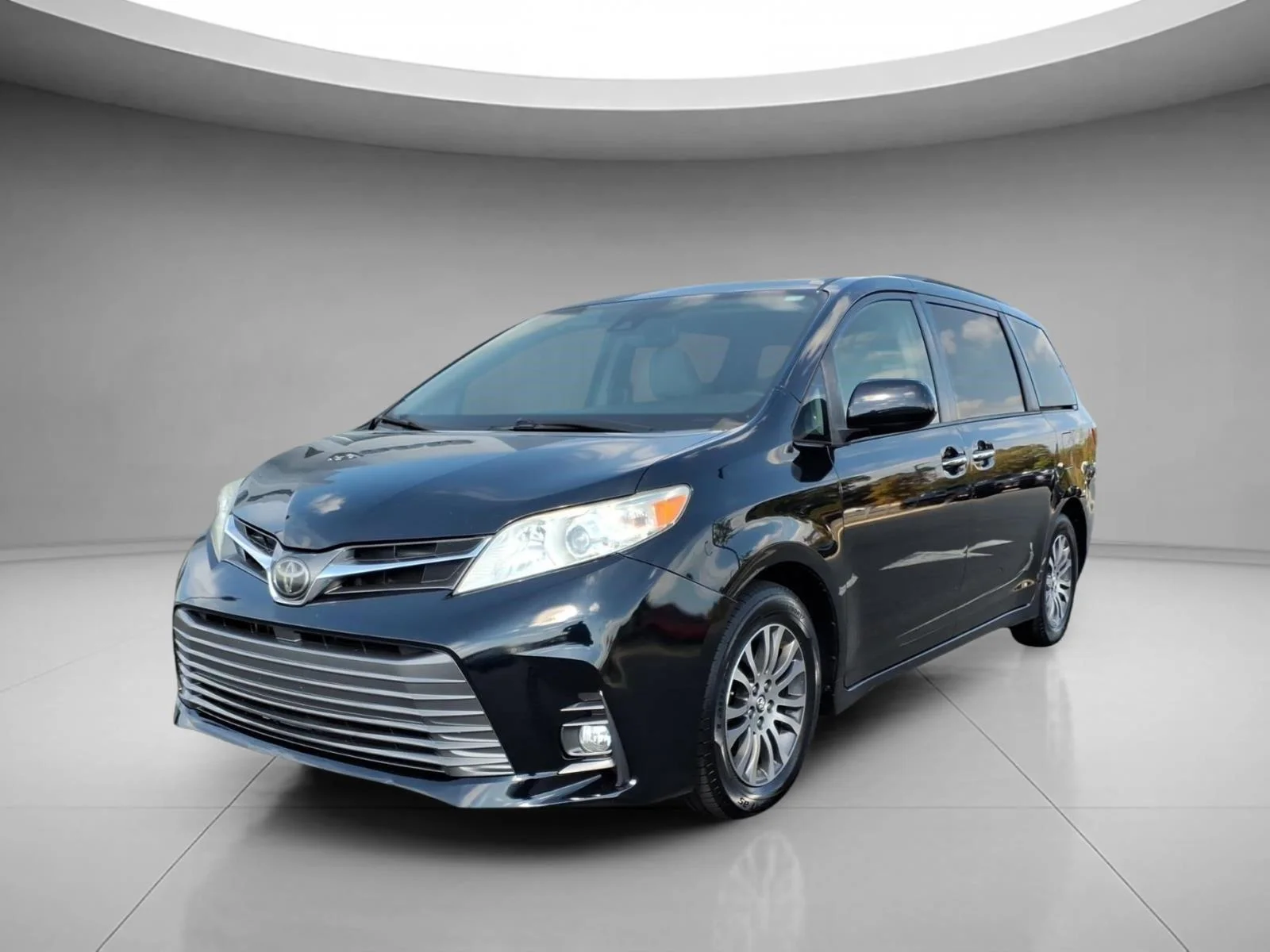Used 2019 Midnight Black Metallic Toyota XLE image 1
